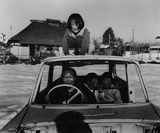 廃車と遊ぶ・朝日町 1971